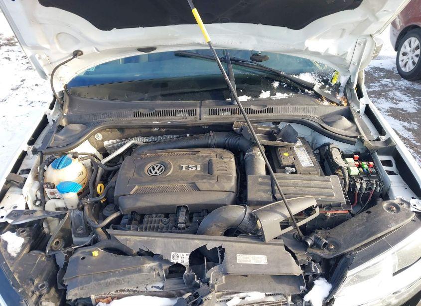 Photo 10 of 2015 Volkswagen Jetta 1.8T SE (VIN 3VWD17AJ8FM401085)