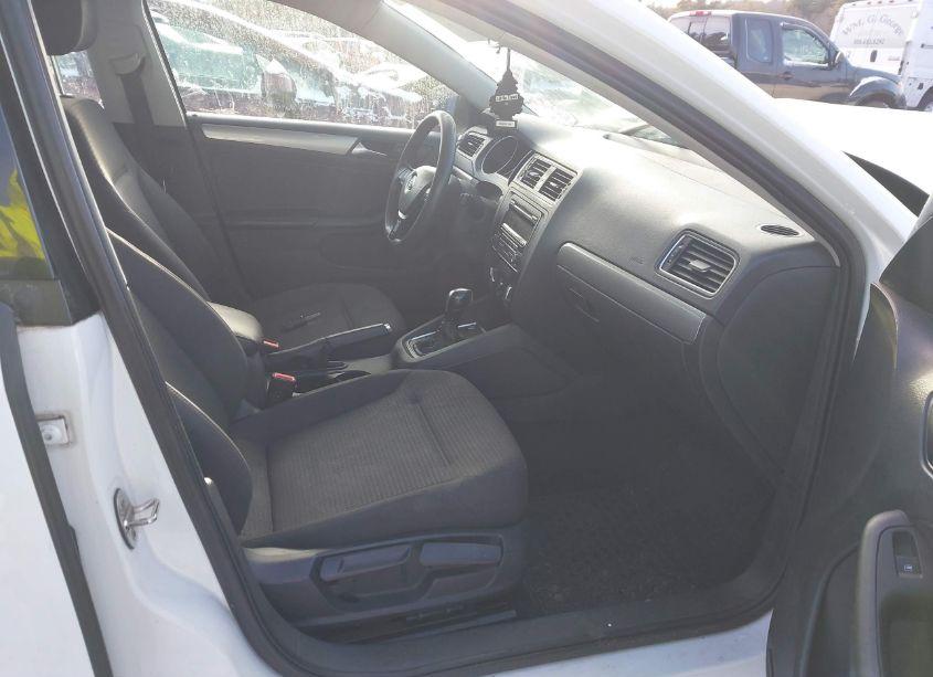 Photo 5 of 2015 Volkswagen Jetta 1.8T SE (VIN 3VWD17AJ8FM401085)