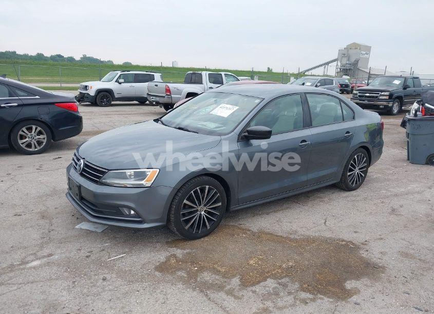 Photo 2 of 2016 Volkswagen Jetta 1.8T SPORT (VIN 3VWD17AJ8GM292211)