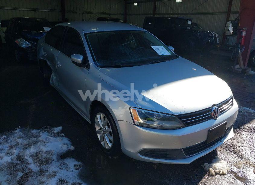 2014 Volkswagen Jetta 1.8T SE (VIN 3VWD17AJ9EM320448) main photo