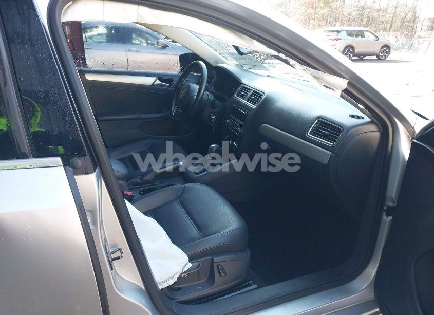 Photo 5 of 2014 Volkswagen Jetta 1.8T SE (VIN 3VWD17AJ9EM320448)