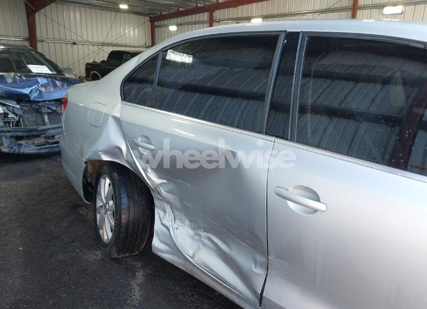 Photo 6 of 2014 Volkswagen Jetta 1.8T SE (VIN 3VWD17AJ9EM320448)