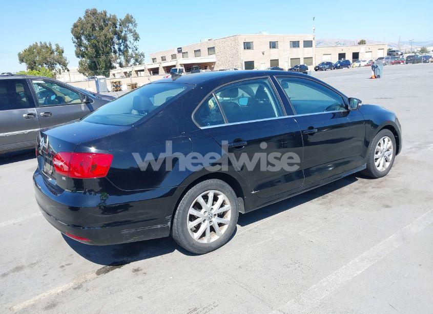 Photo 4 of 2014 Volkswagen Jetta 1.8T SE (VIN 3VWD17AJ9EM372677)