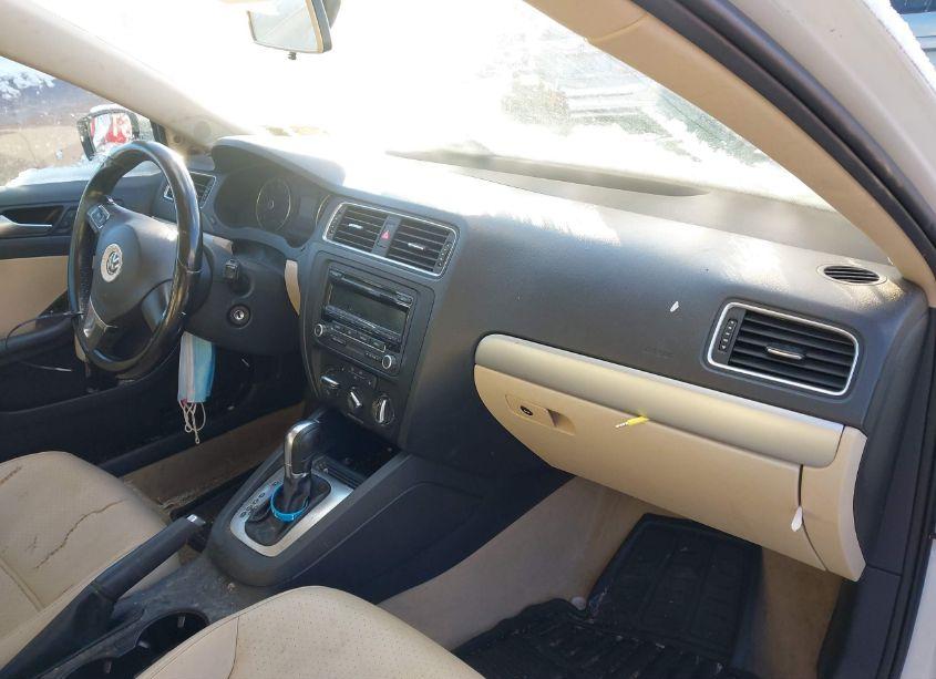 Photo 5 of 2014 Volkswagen Jetta 1.8T SE (VIN 3VWD17AJ9EM390838)