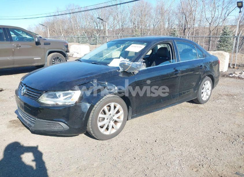 Photo 2 of 2014 Volkswagen Jetta 1.8T SE (VIN 3VWD17AJ9EM392363)