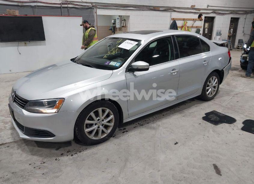 Photo 2 of 2014 Volkswagen Jetta 1.8T SE (VIN 3VWD17AJ9EM437804)
