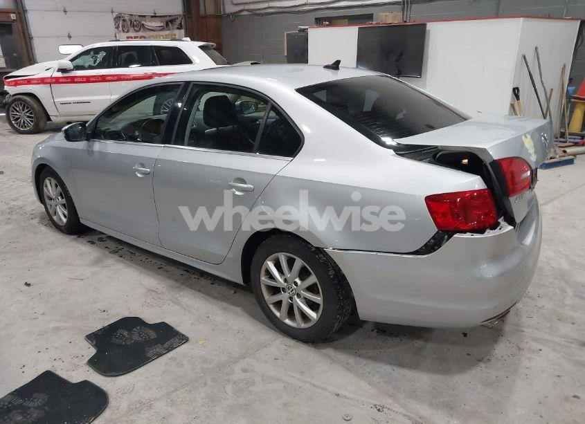 Photo 3 of 2014 Volkswagen Jetta 1.8T SE (VIN 3VWD17AJ9EM437804)