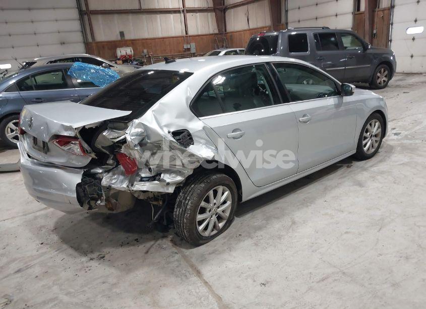 Photo 4 of 2014 Volkswagen Jetta 1.8T SE (VIN 3VWD17AJ9EM437804)