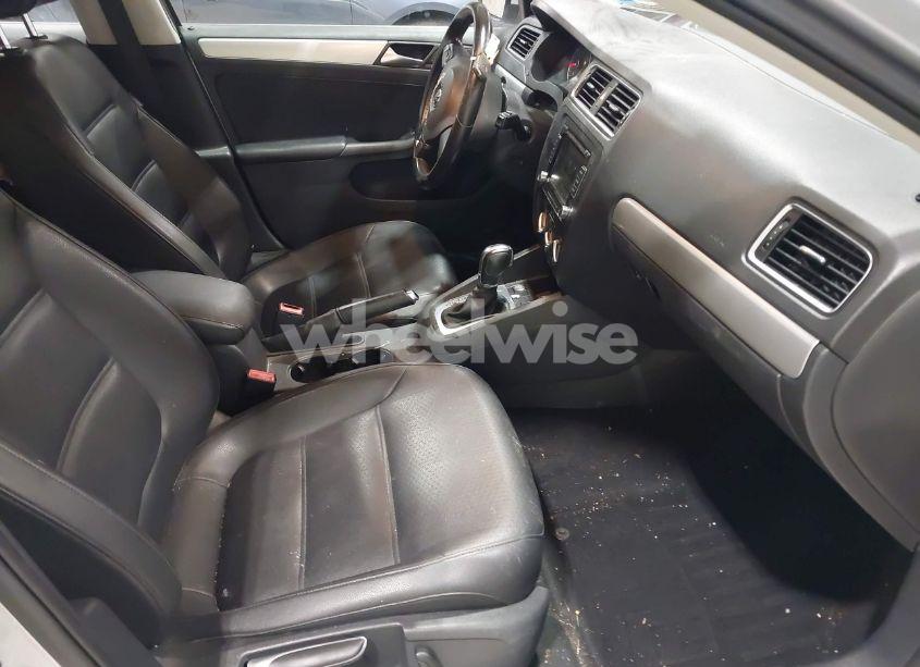 Photo 5 of 2014 Volkswagen Jetta 1.8T SE (VIN 3VWD17AJ9EM437804)