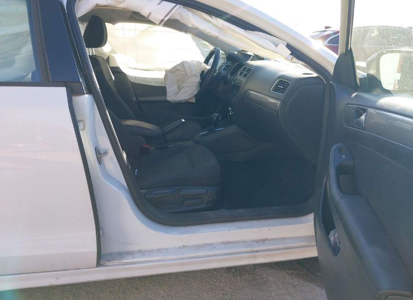 Photo 5 of 2015 Volkswagen Jetta 1.8T SE (VIN 3VWD17AJ9FM245381)