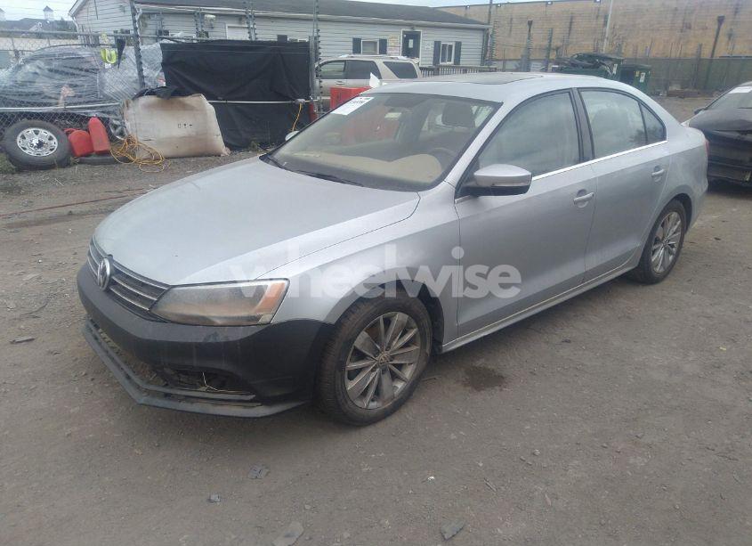 Photo 2 of 2015 Volkswagen Jetta 1.8T SE (VIN 3VWD17AJ9FM258390)