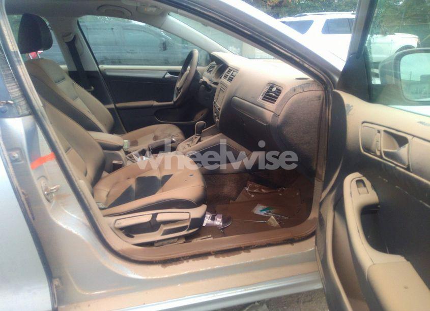 Photo 5 of 2015 Volkswagen Jetta 1.8T SE (VIN 3VWD17AJ9FM258390)