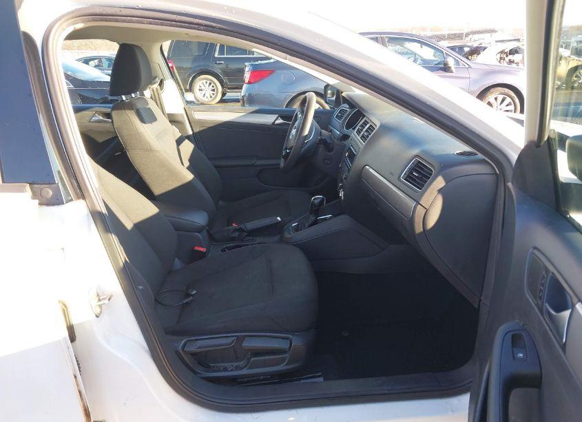 Photo 5 of 2015 Volkswagen Jetta 1.8T SE (VIN 3VWD17AJ9FM263086)