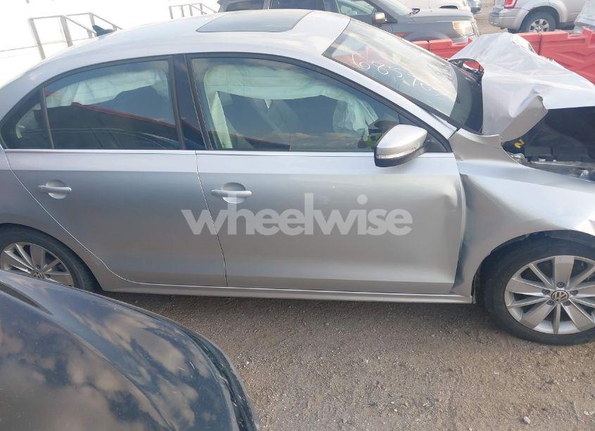 Photo 13 of 2015 Volkswagen Jetta 1.8T SE (VIN 3VWD17AJ9FM274069)