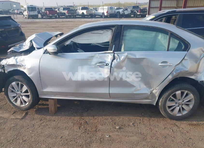 Photo 14 of 2015 Volkswagen Jetta 1.8T SE (VIN 3VWD17AJ9FM274069)