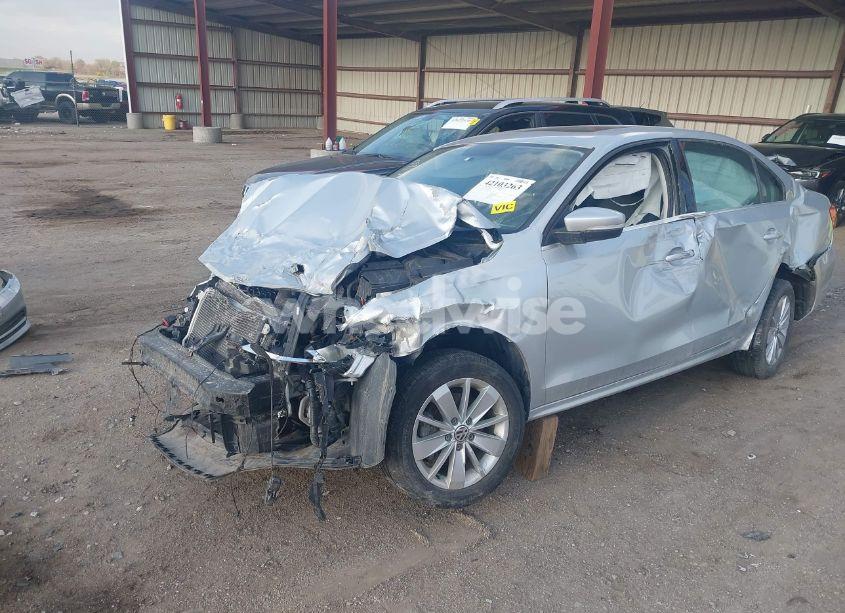 Photo 2 of 2015 Volkswagen Jetta 1.8T SE (VIN 3VWD17AJ9FM274069)