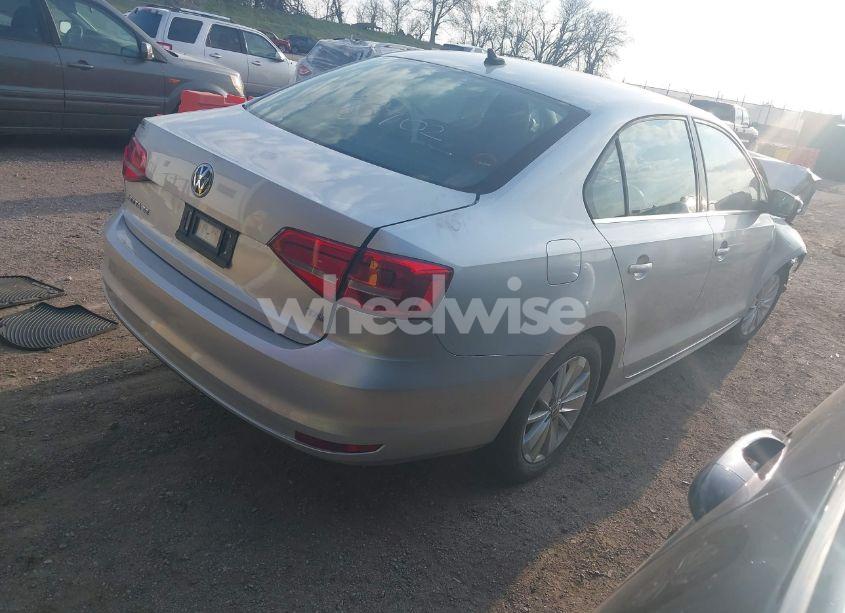 Photo 4 of 2015 Volkswagen Jetta 1.8T SE (VIN 3VWD17AJ9FM274069)