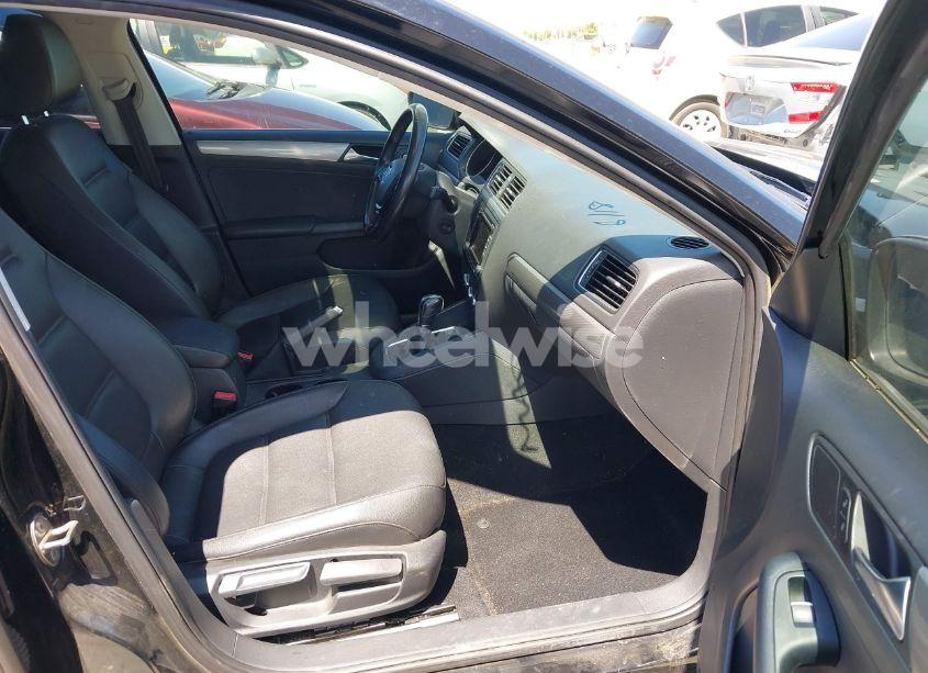 Photo 5 of 2015 Volkswagen Jetta 1.8T SE (VIN 3VWD17AJ9FM298291)