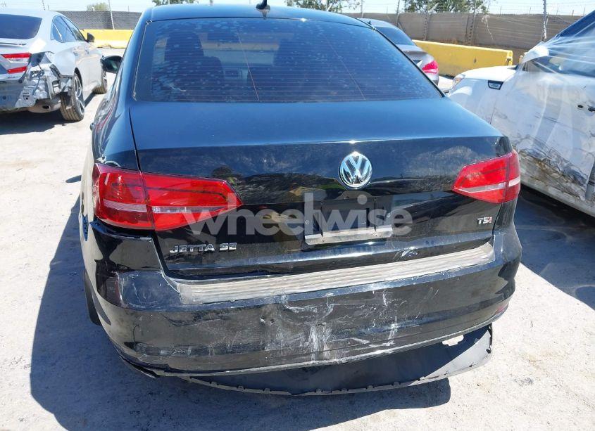 Photo 6 of 2015 Volkswagen Jetta 1.8T SE (VIN 3VWD17AJ9FM298291)