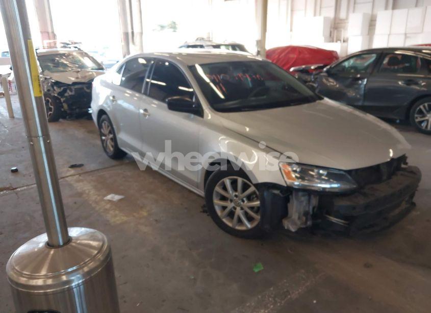 2015 Volkswagen Jetta 1.8T SE (VIN 3VWD17AJ9FM302968) main photo