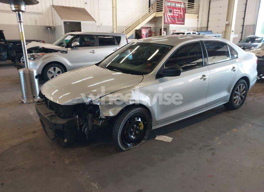 Photo 2 of 2015 Volkswagen Jetta 1.8T SE (VIN 3VWD17AJ9FM302968)