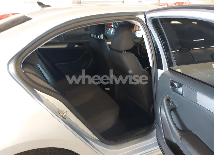 Photo 8 of 2015 Volkswagen Jetta 1.8T SE (VIN 3VWD17AJ9FM302968)