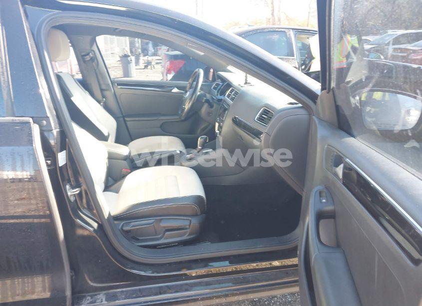 Photo 5 of 2015 Volkswagen Jetta 1.8T SPORT (VIN 3VWD17AJ9FM347733)