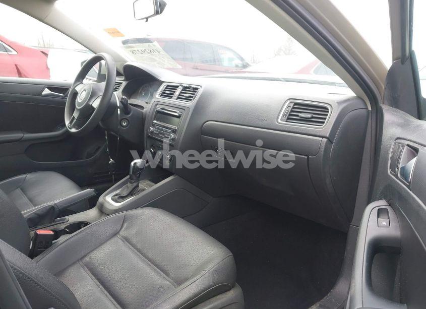 Photo 5 of 2014 Volkswagen Jetta 1.8T SE (VIN 3VWD17AJXEM273043)