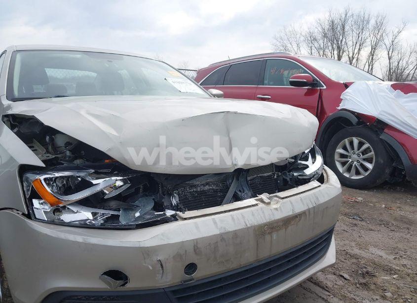 Photo 6 of 2014 Volkswagen Jetta 1.8T SE (VIN 3VWD17AJXEM273043)