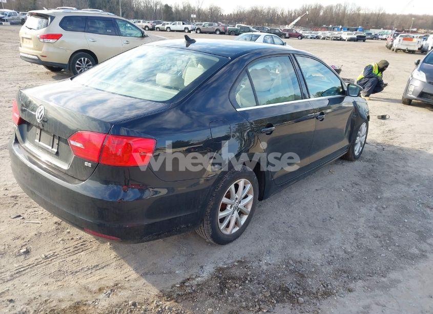 Photo 4 of 2014 Volkswagen Jetta 1.8T SE (VIN 3VWD17AJXEM274399)