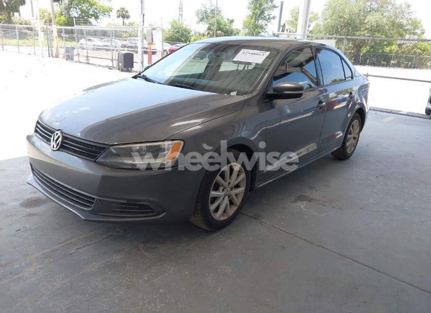 Photo 2 of 2014 Volkswagen Jetta 1.8T SE (VIN 3VWD17AJXEM315517)