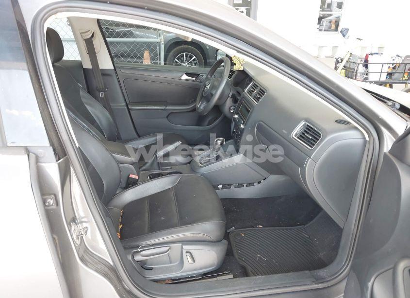 Photo 5 of 2014 Volkswagen Jetta 1.8T SE (VIN 3VWD17AJXEM315517)