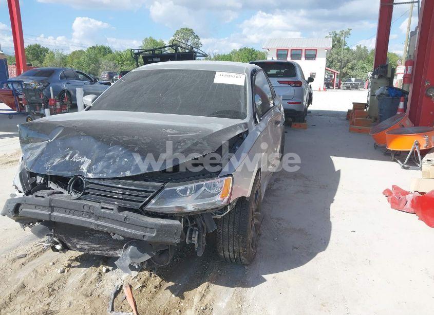 Photo 2 of 2014 Volkswagen Jetta 1.8T SE (VIN 3VWD17AJXEM359954)