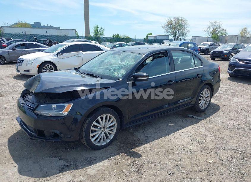 Photo 2 of 2014 Volkswagen Jetta 1.8T SE (VIN 3VWD17AJXEM393683)