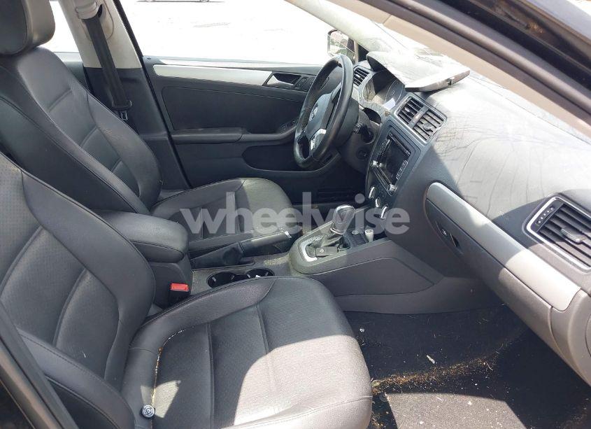 Photo 5 of 2014 Volkswagen Jetta 1.8T SE (VIN 3VWD17AJXEM393683)