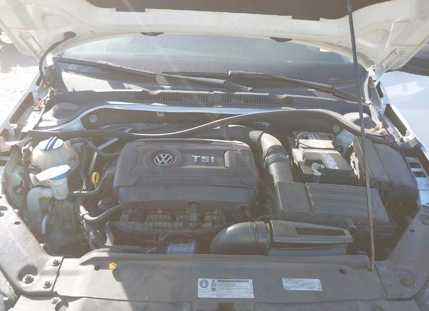 Photo 10 of 2015 Volkswagen Jetta 1.8T SE (VIN 3VWD17AJXFM212180)