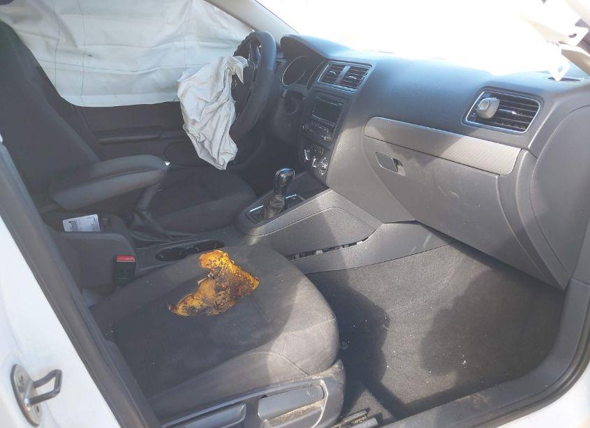 Photo 5 of 2015 Volkswagen Jetta 1.8T SE (VIN 3VWD17AJXFM212180)