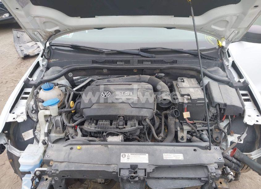 Photo 10 of 2015 Volkswagen Jetta 1.8T SE (VIN 3VWD17AJXFM332383)
