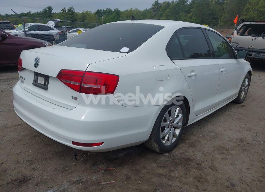 Photo 4 of 2015 Volkswagen Jetta 1.8T SE (VIN 3VWD17AJXFM332383)
