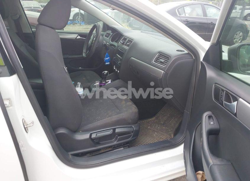 Photo 5 of 2015 Volkswagen Jetta 1.8T SE (VIN 3VWD17AJXFM332383)
