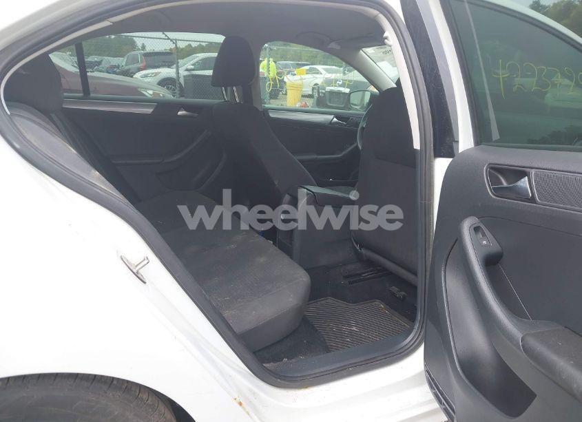 Photo 8 of 2015 Volkswagen Jetta 1.8T SE (VIN 3VWD17AJXFM332383)