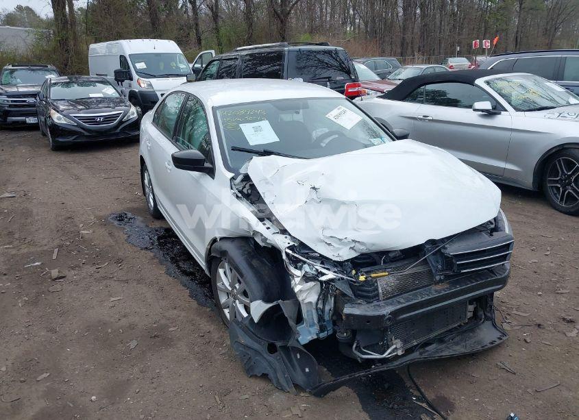 2015 Volkswagen Jetta 1.8T SE (VIN 3VWD17AJXFM334862) main photo