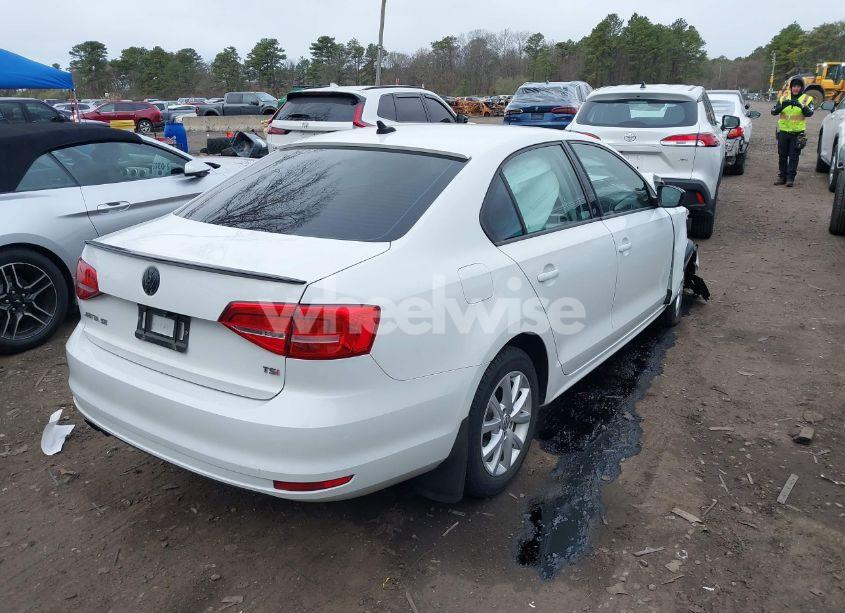 Photo 4 of 2015 Volkswagen Jetta 1.8T SE (VIN 3VWD17AJXFM334862)