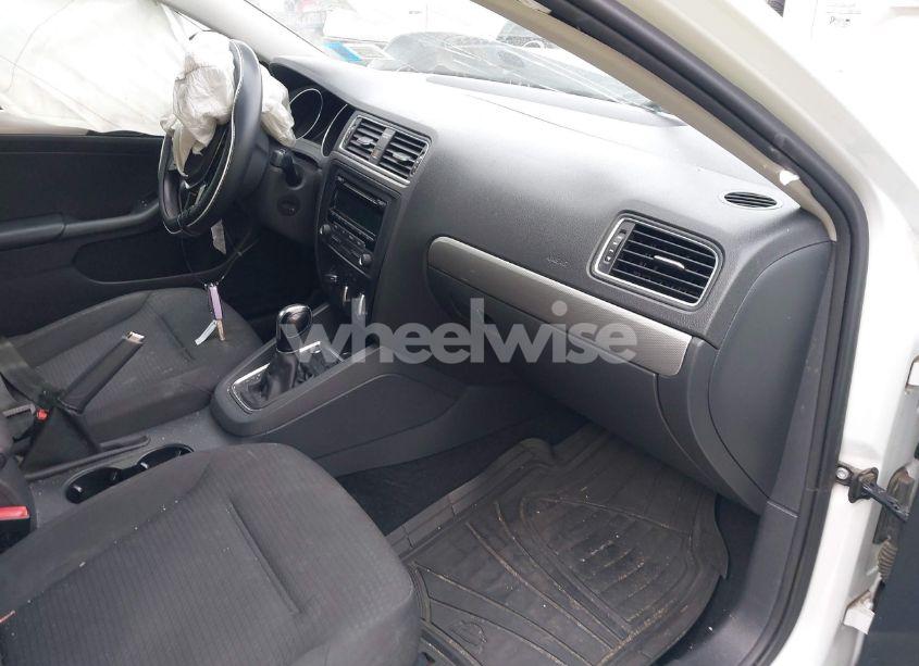 Photo 5 of 2015 Volkswagen Jetta 1.8T SE (VIN 3VWD17AJXFM334862)