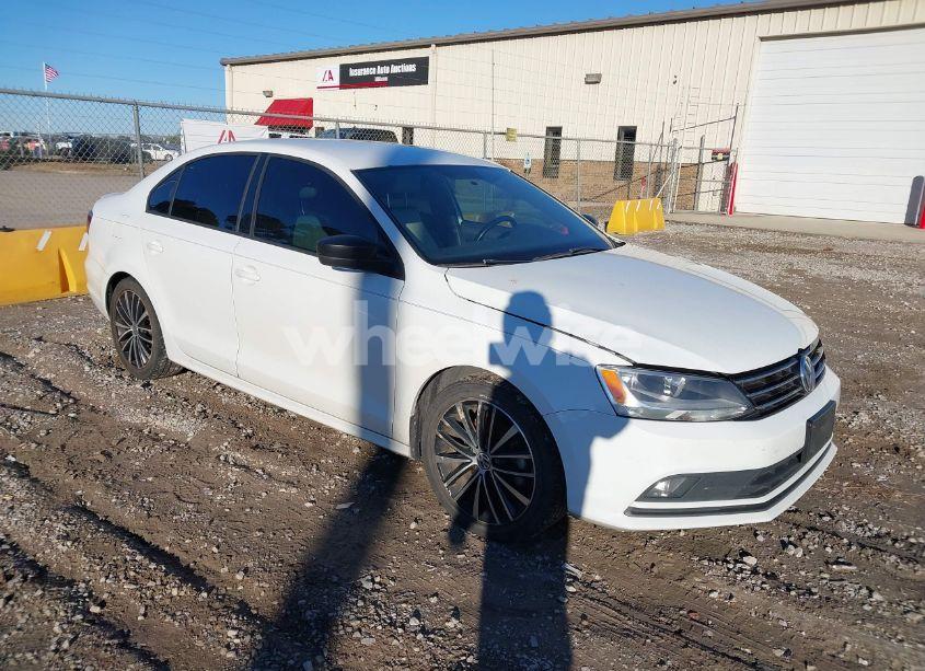 2016 Volkswagen Jetta 1.8T SPORT (VIN 3VWD17AJXGM394870) main photo