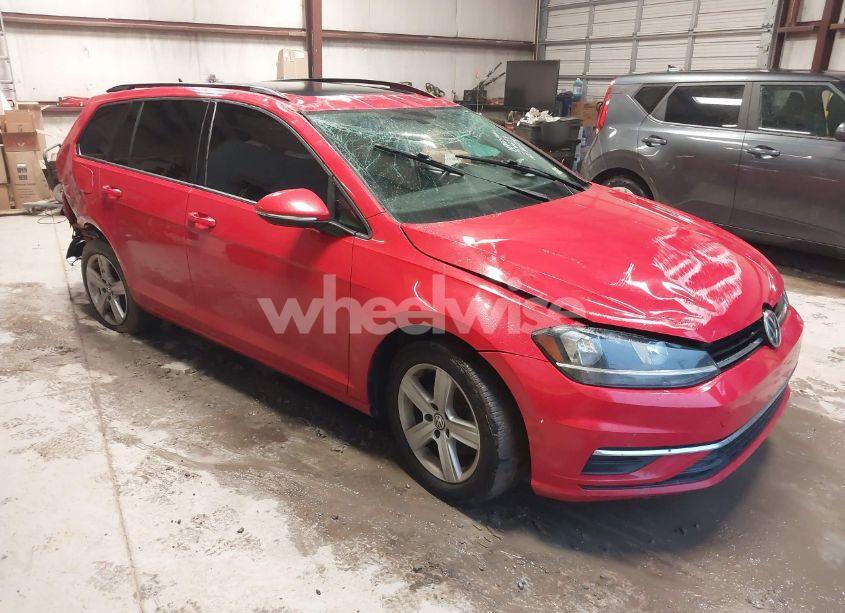 2018 Volkswagen Golf SPORTWAGEN TSI S/TSI SE (VIN 3VWD17AU4JM754653) main photo