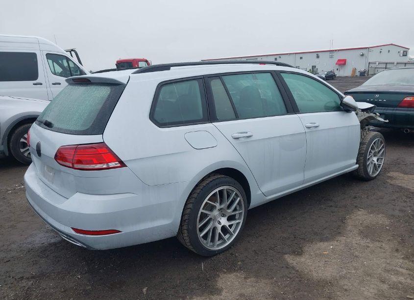 Photo 4 of 2018 Volkswagen Golf SPORTWAGEN TSI S/TSI SE (VIN 3VWD17AU6JM766870)