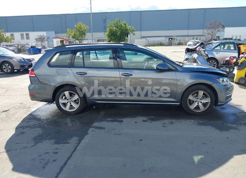 Photo 13 of 2018 Volkswagen Golf SPORTWAGEN TSI S/TSI SE (VIN 3VWD17AUXJM752387)