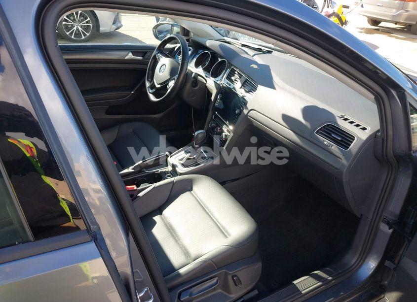 Photo 5 of 2018 Volkswagen Golf SPORTWAGEN TSI S/TSI SE (VIN 3VWD17AUXJM752387)