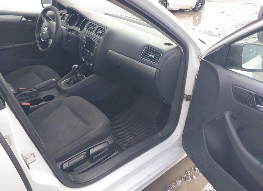 Photo 5 of 2016 Volkswagen Jetta 1.4T SE (VIN 3VWD67AJ0GM330726)
